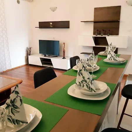 Olive Garden 1 Apartment *