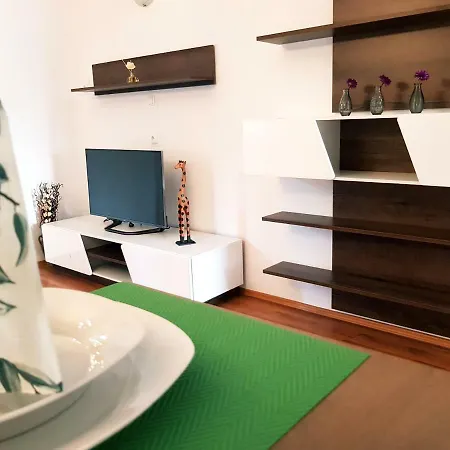 Olive Garden 1 Apartment *