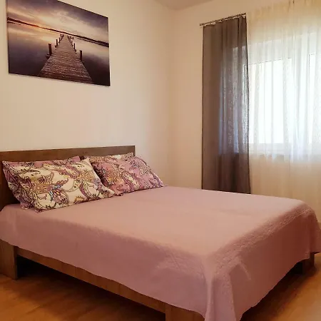Olive Garden 1 Apartment