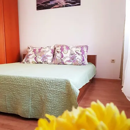 Olive Garden 1 Apartment