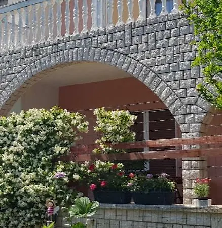 Olive Garden 1 Apartment *